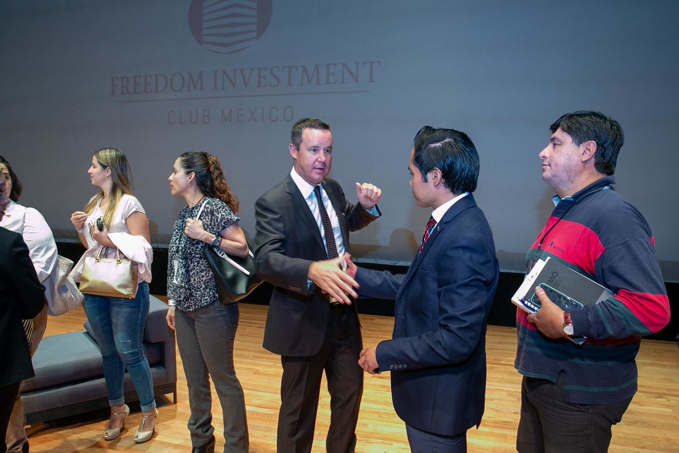 Darren Weeks en México: Freedom Investment Club - SoyCelebridad